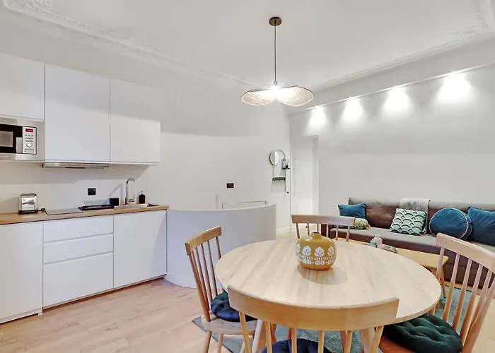 Pick A Flat\'S Apartment In Neuilly Sur Seine - Avenue Charles De Gaulle