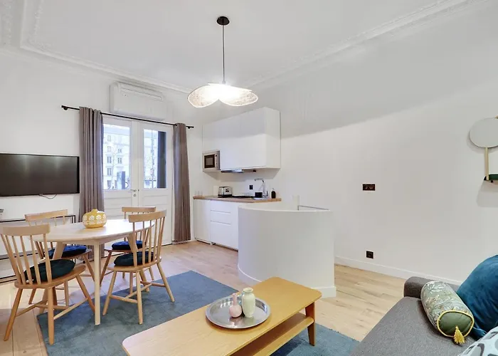Pick A Flat\'S Apartment In Neuilly Sur Seine - Avenue Charles De Gaulle
