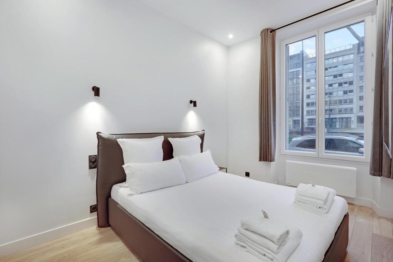 Pick A Flat's In Sur Seine - Avenue Charles De Gaulle *